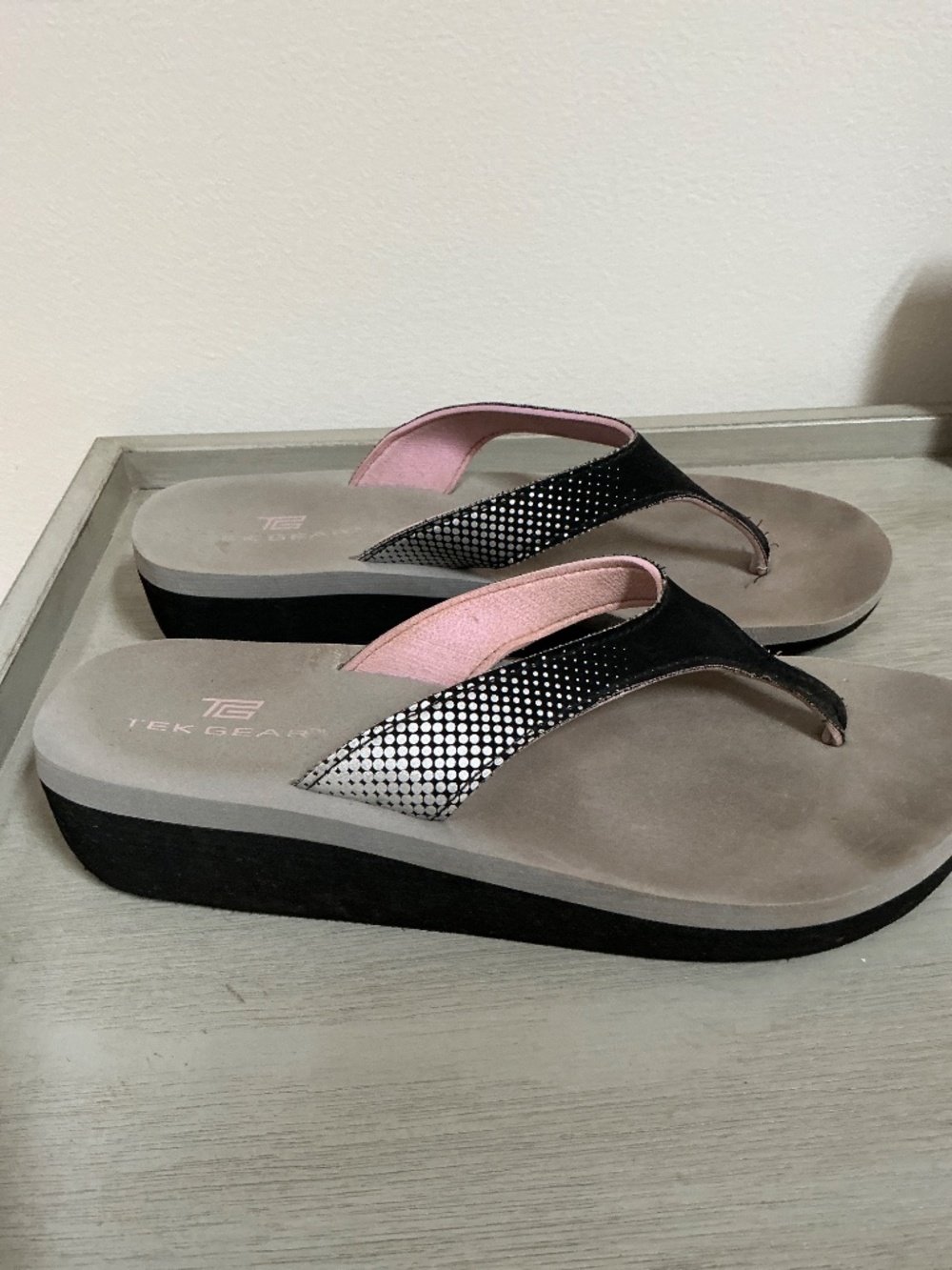 Flip-flops. - Picture 3 of 3